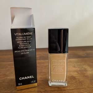 NWT Chanel Vitalumiere Foundation